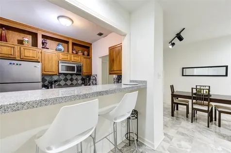 19 Crestwood Drive 8 Houston TX 77007