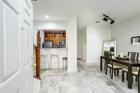 19 Crestwood Drive 8 Houston TX 77007