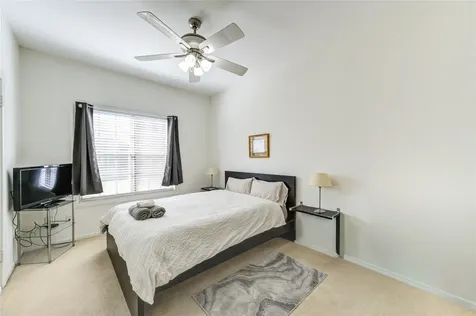 19 Crestwood Drive 8 Houston TX 77007