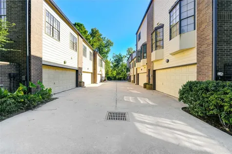 19 Crestwood Drive 8 Houston TX 77007