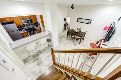 19 Crestwood Drive 8 Houston TX 77007