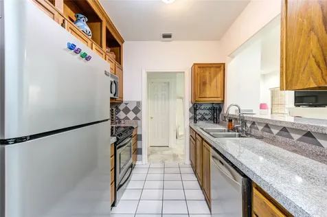 19 Crestwood Drive 8 Houston TX 77007