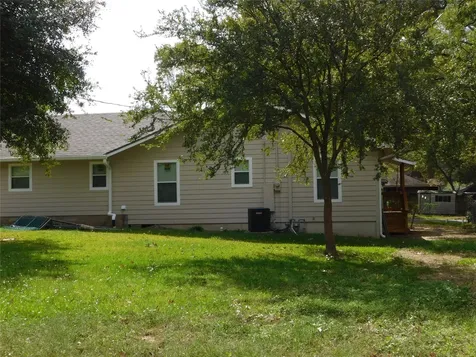 221 E Yell Street Livingston TX 77351