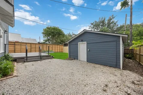 1104 Walton Street Houston TX 77009