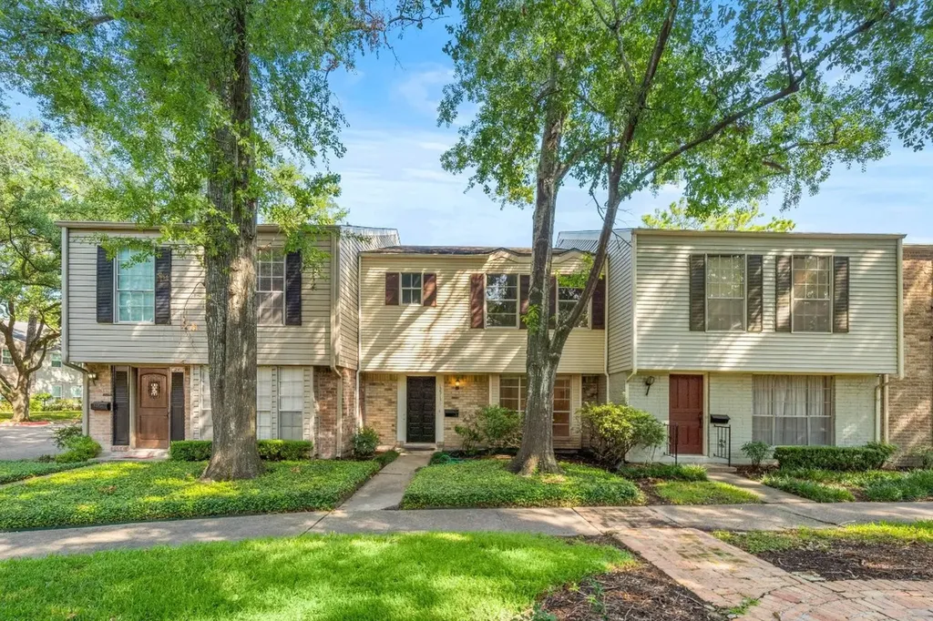 12913 Trail Hollow Drive 2913 Houston TX 77079