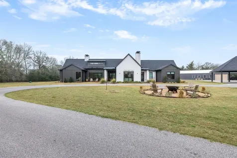 432 S Garrett Circle Bellville TX 77418