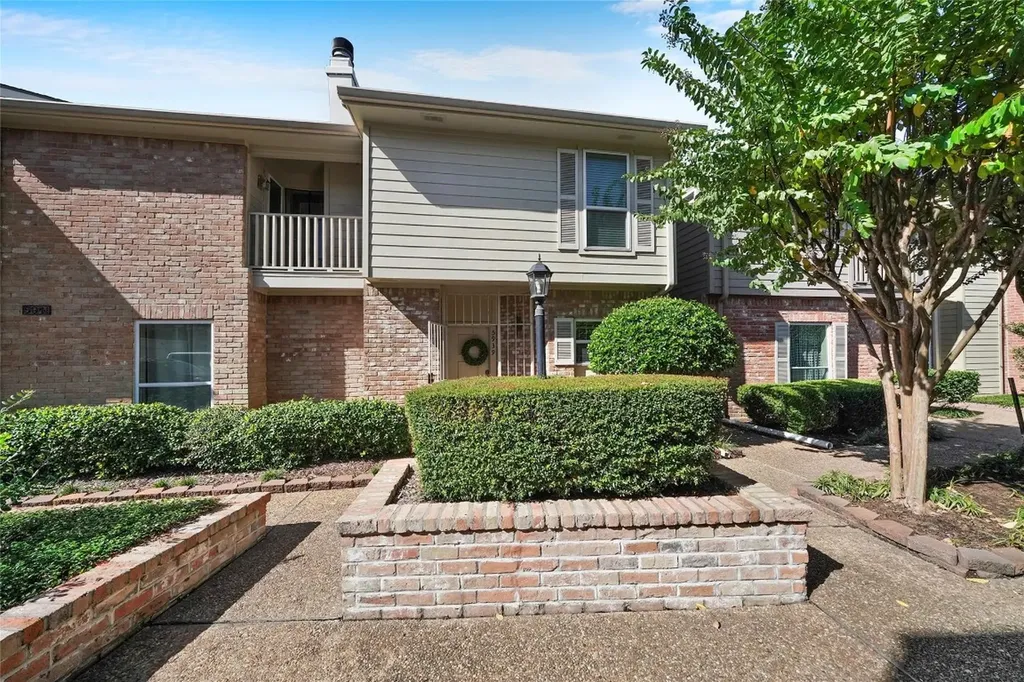 5939 Woodway Place Court Houston TX 77057