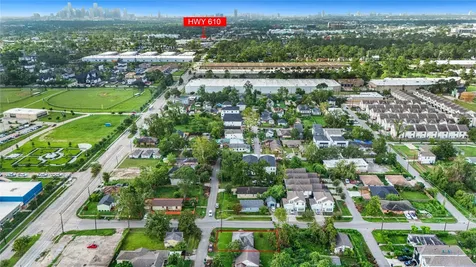 204 Blueberry Street Houston TX 77018