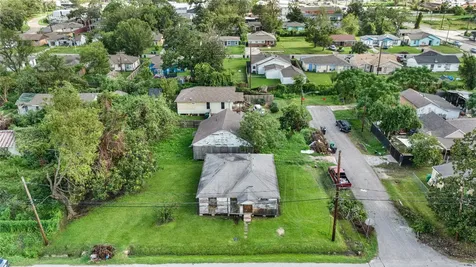 204 Blueberry Street Houston TX 77018