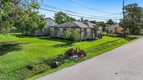 204 Blueberry Street Houston TX 77018