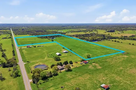 4678 Highway 90 Madisonville TX 77864