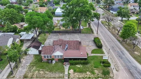 713 Fairbanks Street Houston TX 77009