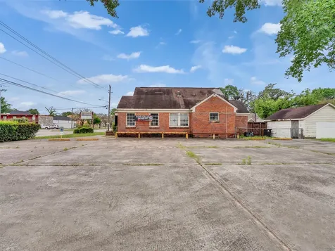 713 Fairbanks Street Houston TX 77009