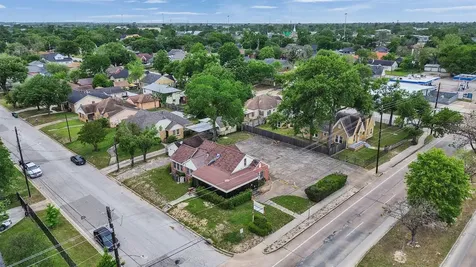 713 Fairbanks Street Houston TX 77009