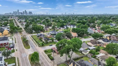 713 Fairbanks Street Houston TX 77009