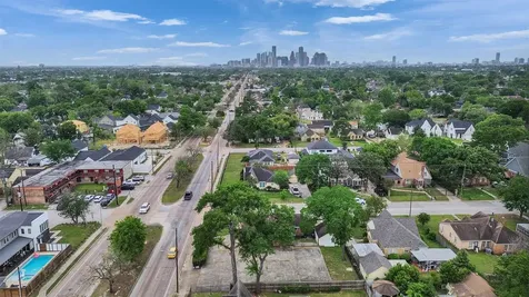 713 Fairbanks Street Houston TX 77009