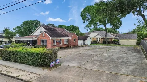 713 Fairbanks Street Houston TX 77009