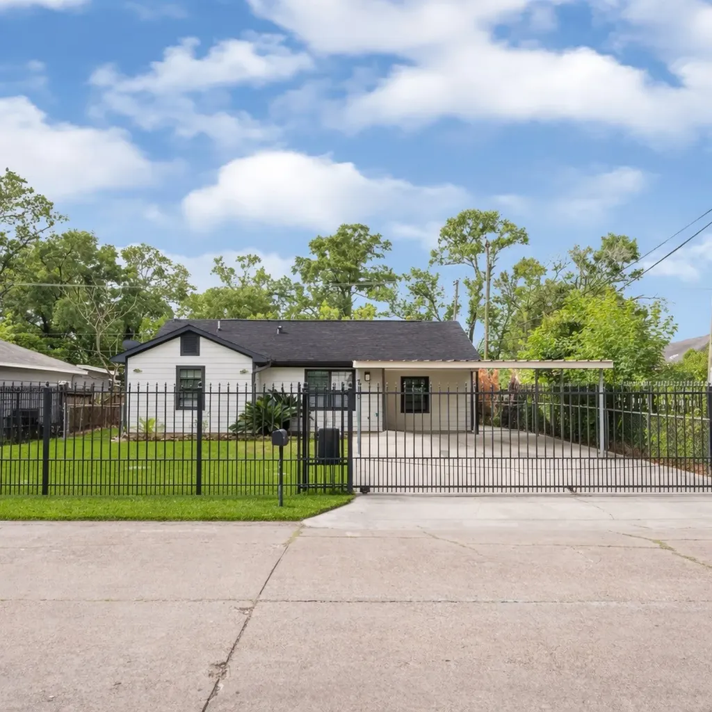 710 Woodhue Street Channelview TX 77530