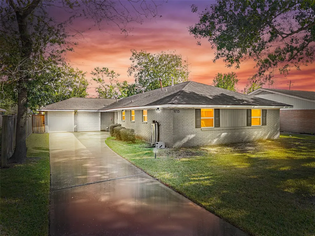 9715 Greenwillow Street Houston TX 77096