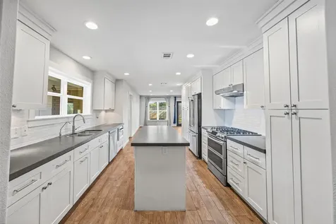 9715 Greenwillow Street Houston TX 77096