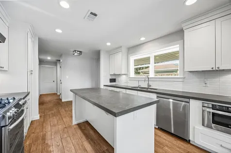9715 Greenwillow Street Houston TX 77096