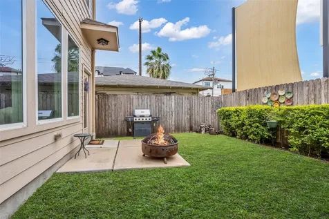 5740 Petty Street B Houston TX 77007