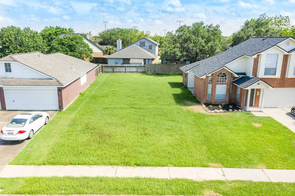 105 Cacao Street Lake Jackson TX 77566