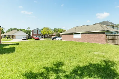 105 Cacao Street Lake Jackson TX 77566
