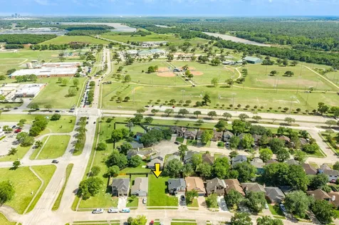 105 Cacao Street Lake Jackson TX 77566