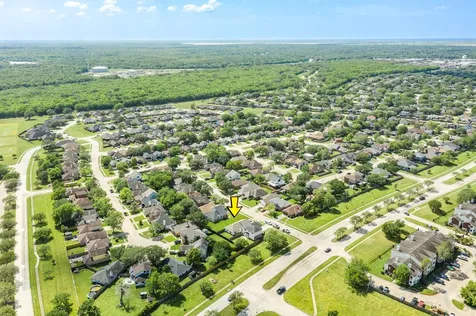 105 Cacao Street Lake Jackson TX 77566