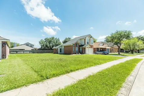 105 Cacao Street Lake Jackson TX 77566