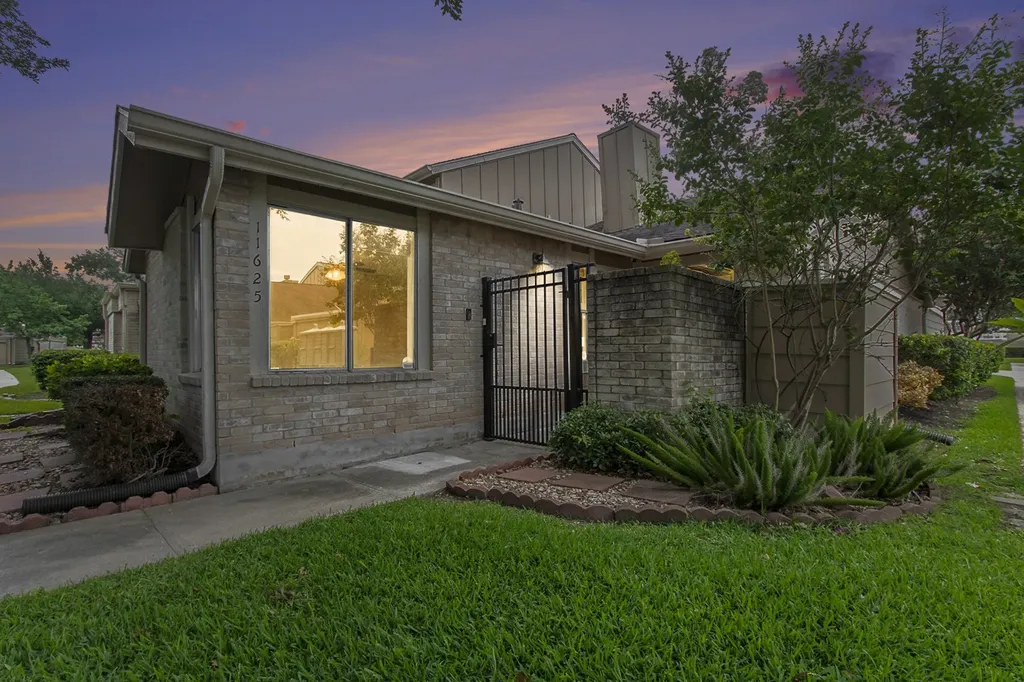 11625 Lakeside Park Drive Houston TX 77077