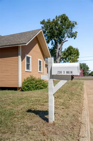 236 S Main Street Grapeland TX 75844