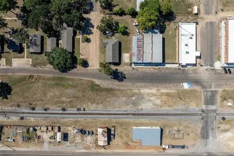 236 S Main Street Grapeland TX 75844