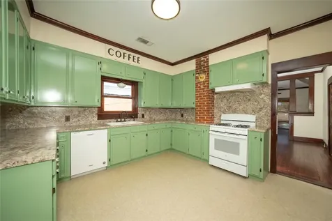 236 S Main Street Grapeland TX 75844