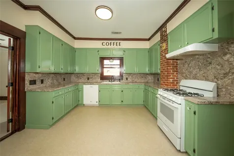 236 S Main Street Grapeland TX 75844