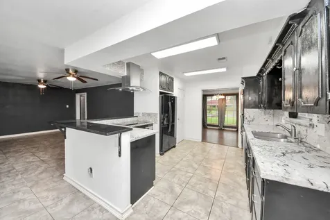 5001 Glenhaven Drive Baytown TX 77521