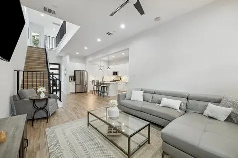 5021 Creekmont Drive Houston TX 77091