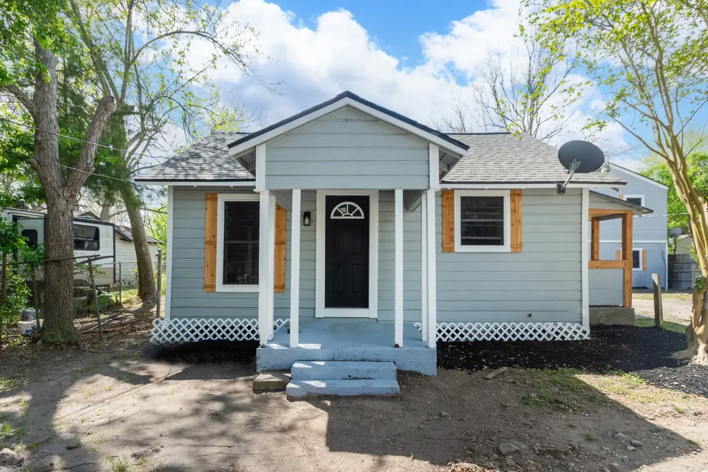 211 W South Street Alvin TX 77511