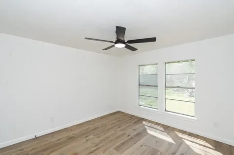 211 W South Street Alvin TX 77511