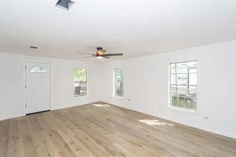 211 W South Street Alvin TX 77511