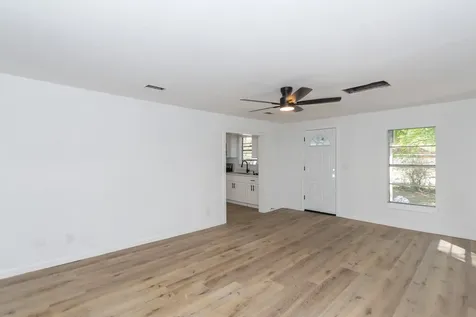 211 W South Street Alvin TX 77511