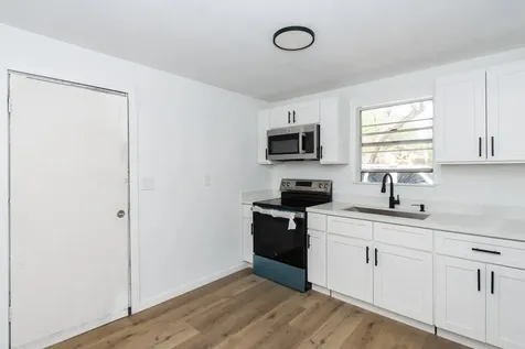 211 W South Street Alvin TX 77511