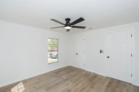 211 W South Street Alvin TX 77511