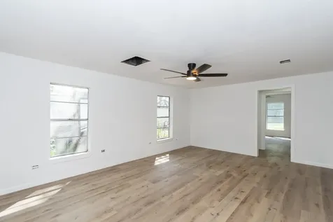 211 W South Street Alvin TX 77511