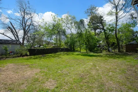 211 W South Street Alvin TX 77511