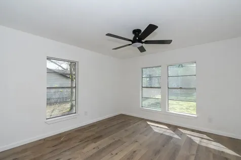 211 W South Street Alvin TX 77511