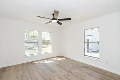 211 W South Street Alvin TX 77511