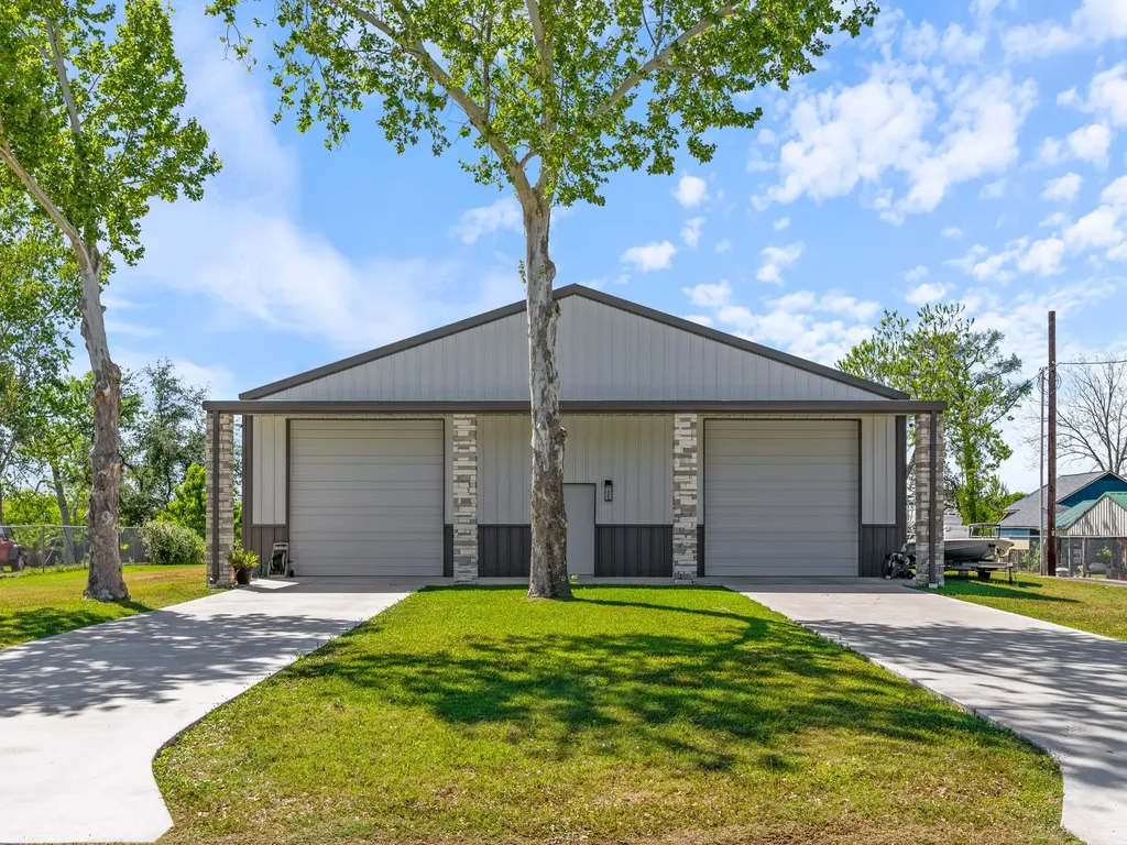 174 County Road 243 Bay City TX 77414