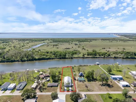 174 County Road 243 Bay City TX 77414